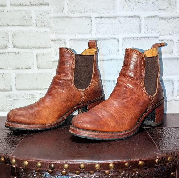 Frye Sabrina Chelsea Burgundy Red Leather Vintage-Retro Classic Moto Ankle Boots - Picture 5 of 15